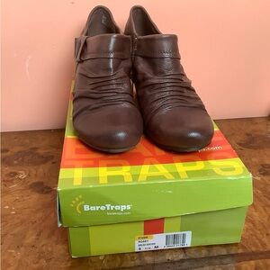 Bare Traps Rosey Brown Leather Pleated Size 9.5 M  Shoes/Ankle Zippered Boots